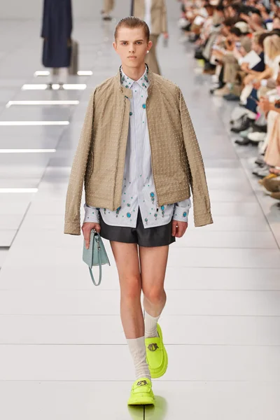 Look 43
